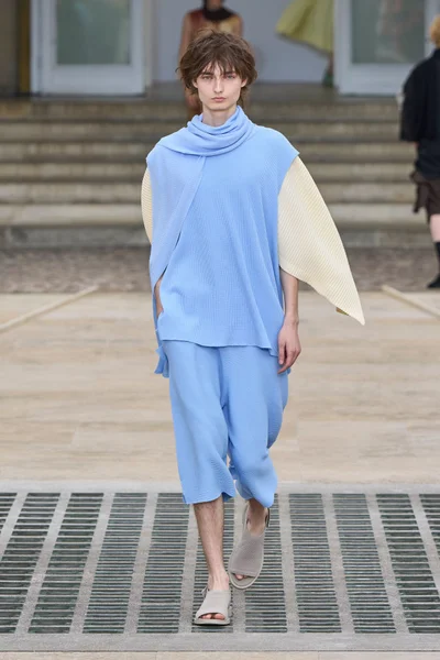 Look 22